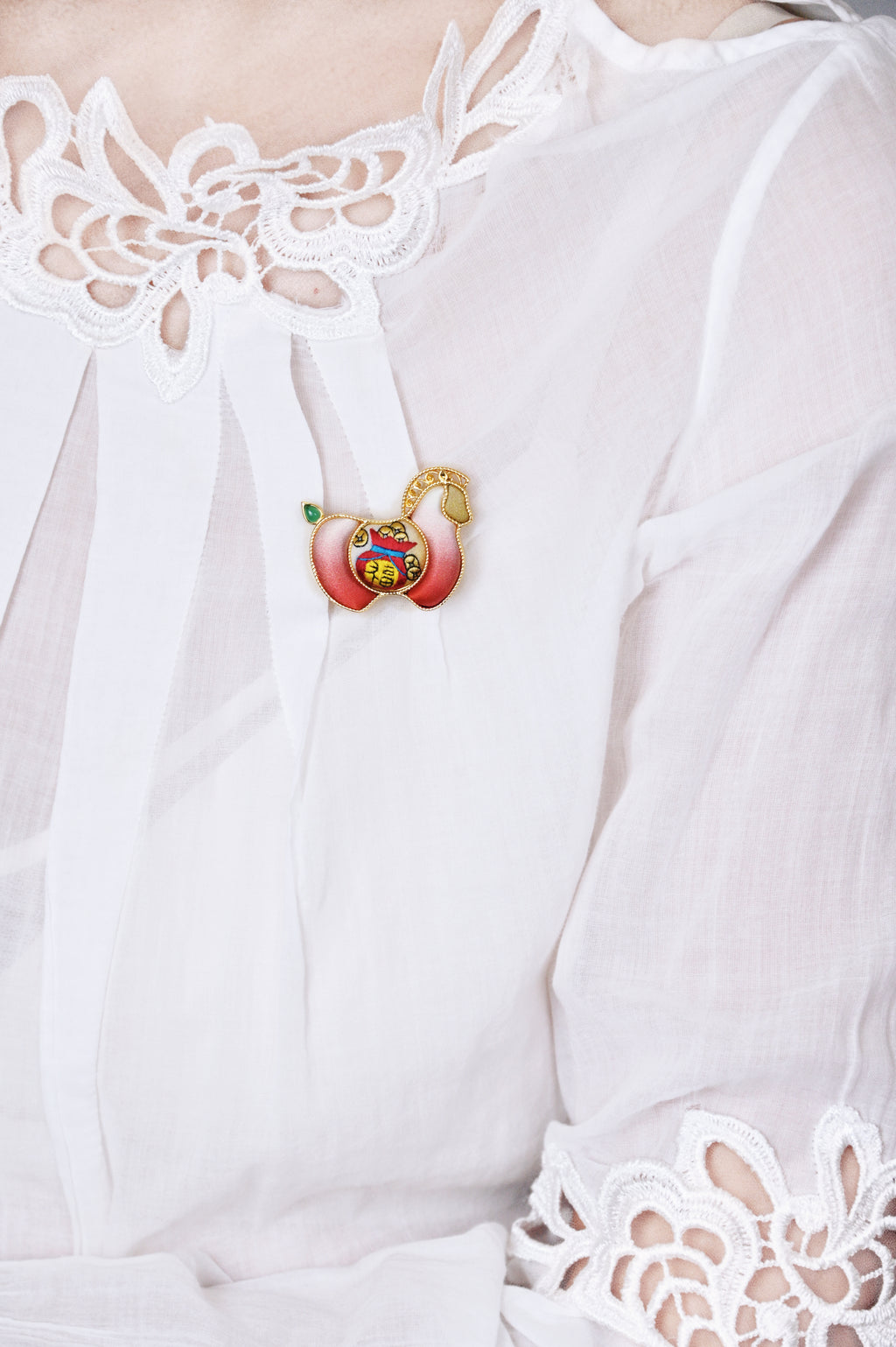 Yotopy Hand Embroidered Brooch Pendant 2-in-1, Suzhou Silk Embroidery Jewelry, Traditional Chinese Yuanbao Horse Fortune Design, Artisan Craft Brooch Pin, 3.6x3cm