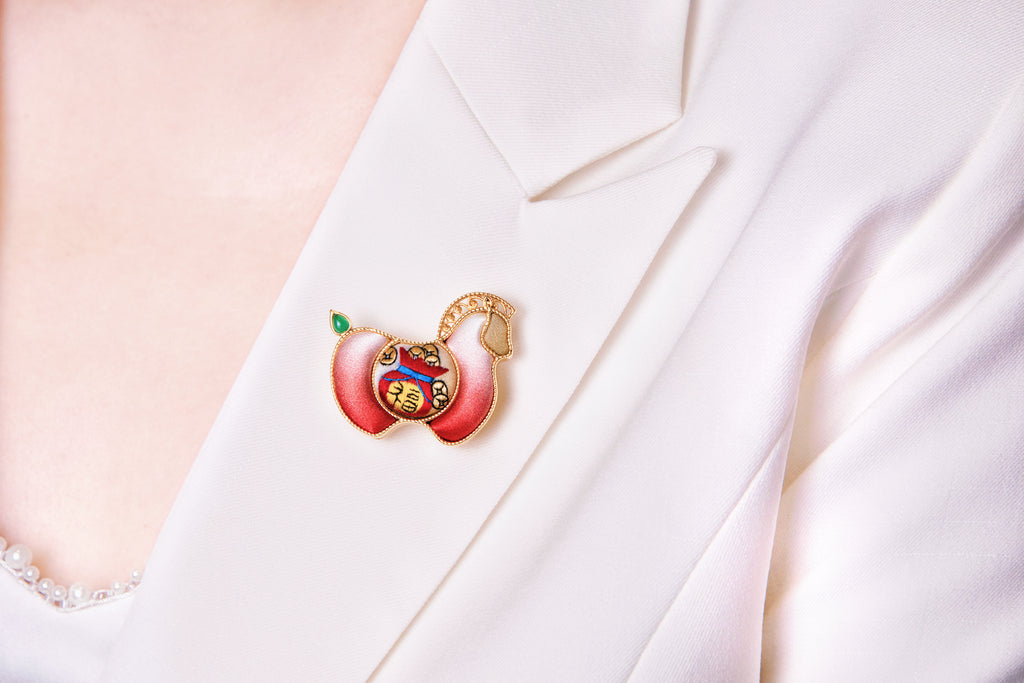 Yotopy Hand Embroidered Brooch Pendant 2-in-1, Suzhou Silk Embroidery Jewelry, Traditional Chinese Yuanbao Horse Fortune Design, Artisan Craft Brooch Pin, 3.6x3cm
