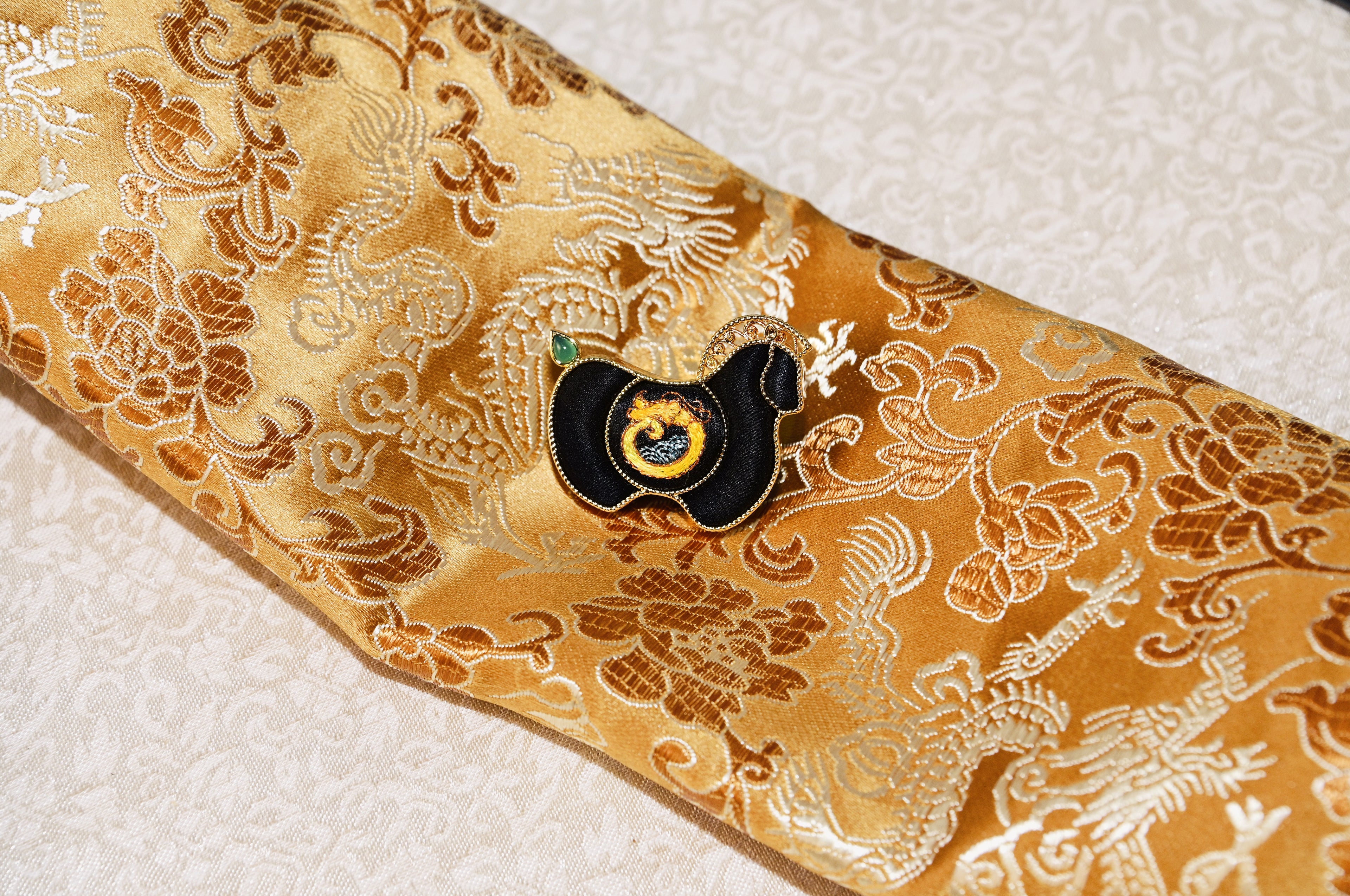 Yotopy Hand Embroidered Brooch Pendant 2-in-1, Suzhou Silk Embroidery Jewelry, Traditional Chinese Dark Horse Design, Artisan Craft Brooch Pin, 3.6x3cm